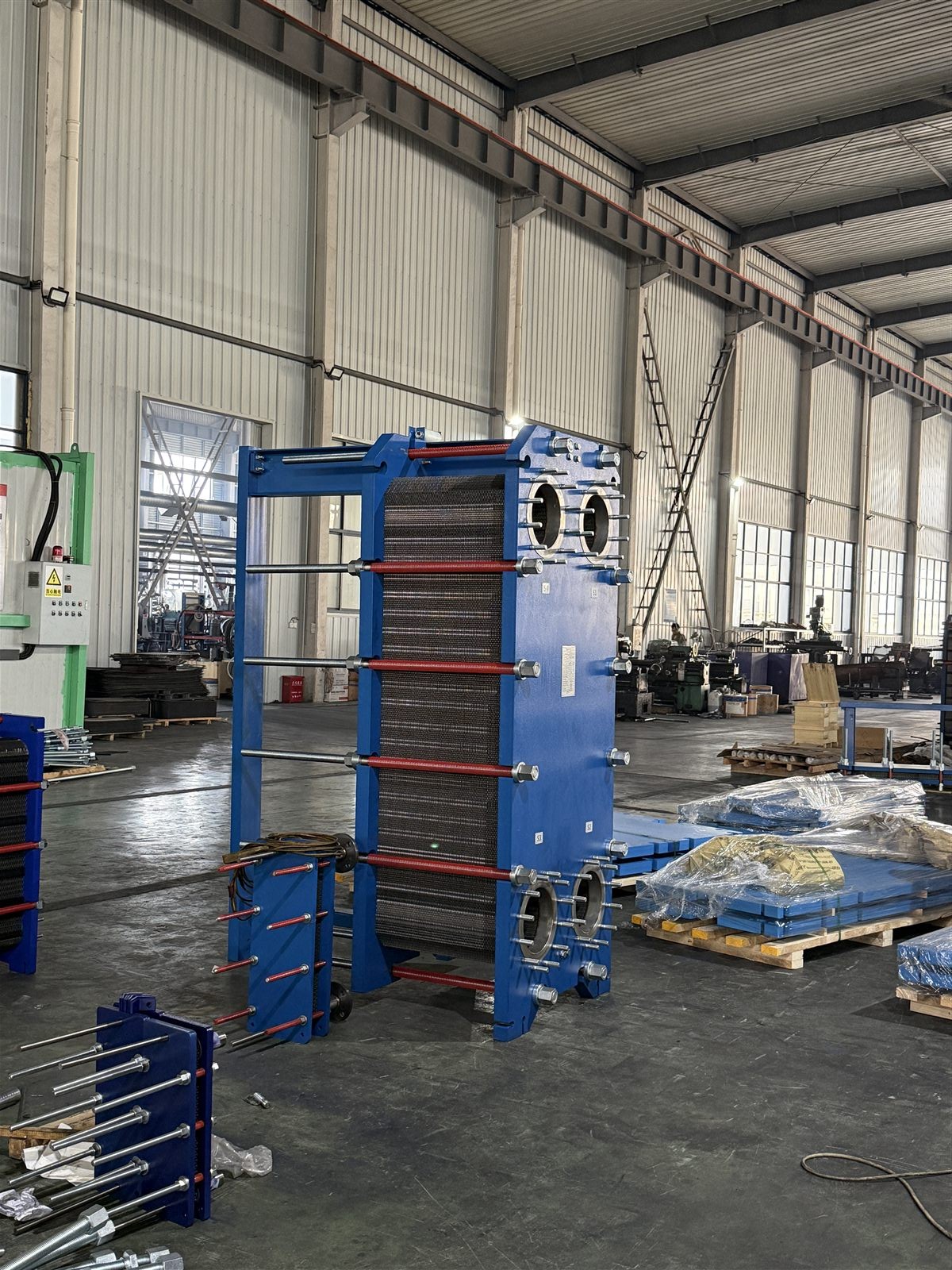 Complete plate heat exchanger assembly